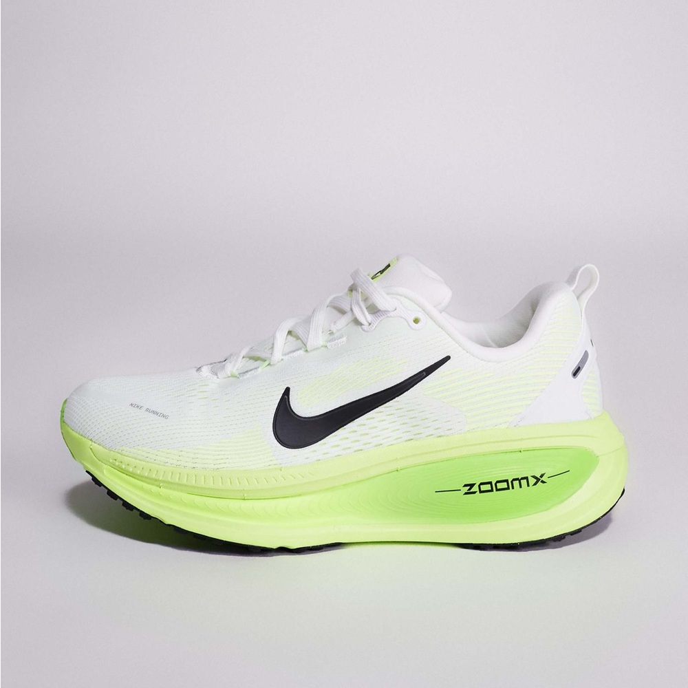 NWOB Nike Running Vomero 18 sneakers - Picture 3 of 8